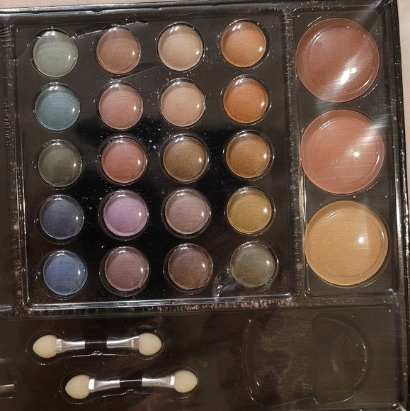 Jasmine La Belle Cosmetics New In Box 52 Piece Cosmetic Gift Set - Picture 3 of 11